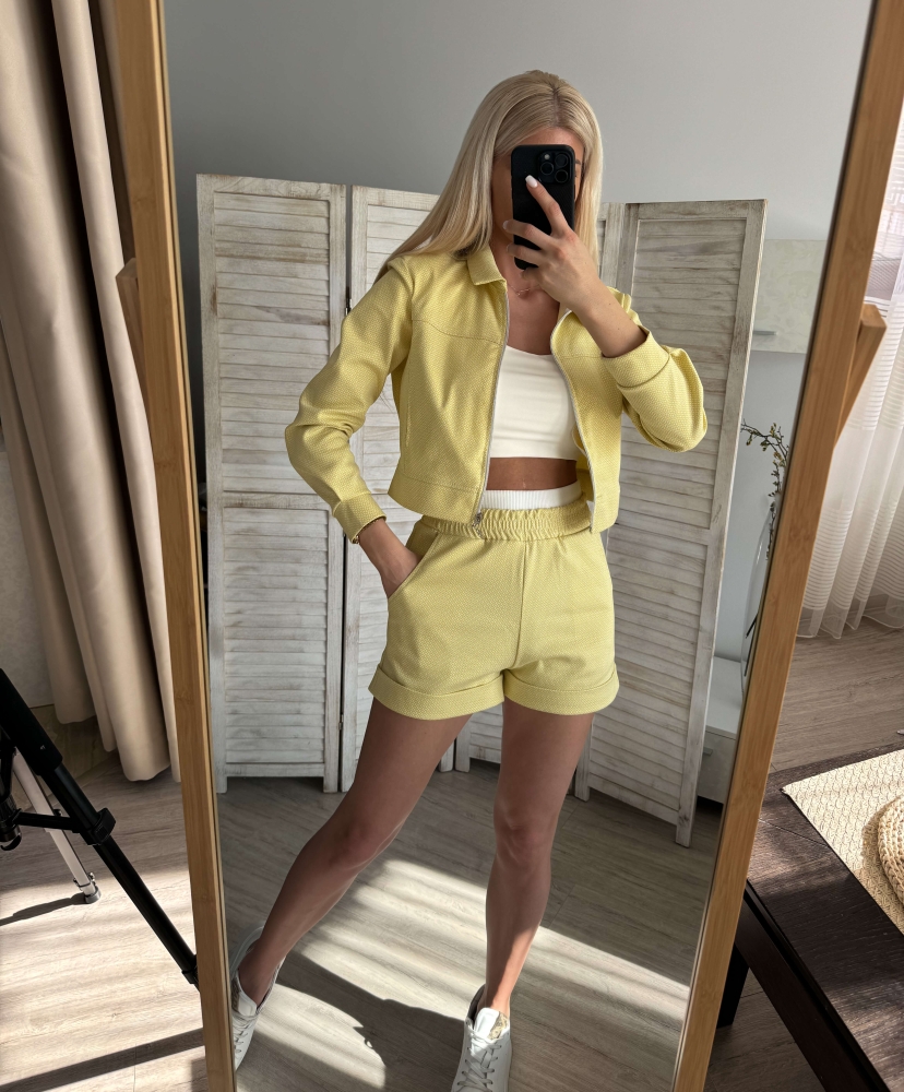 Жълт комплект с яке