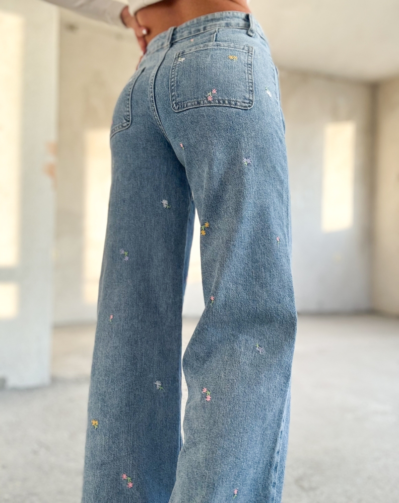 Дънки с бродерии