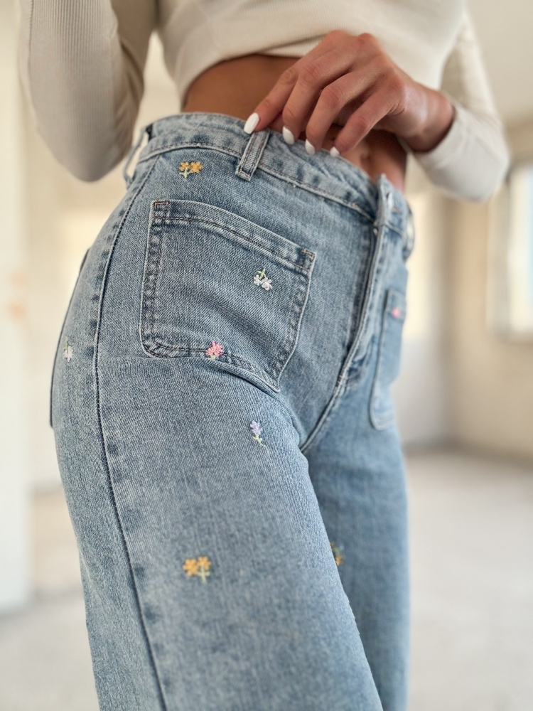 Дънки с бродерии