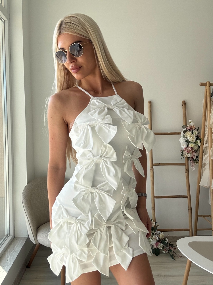 Бяла рокля с панделки