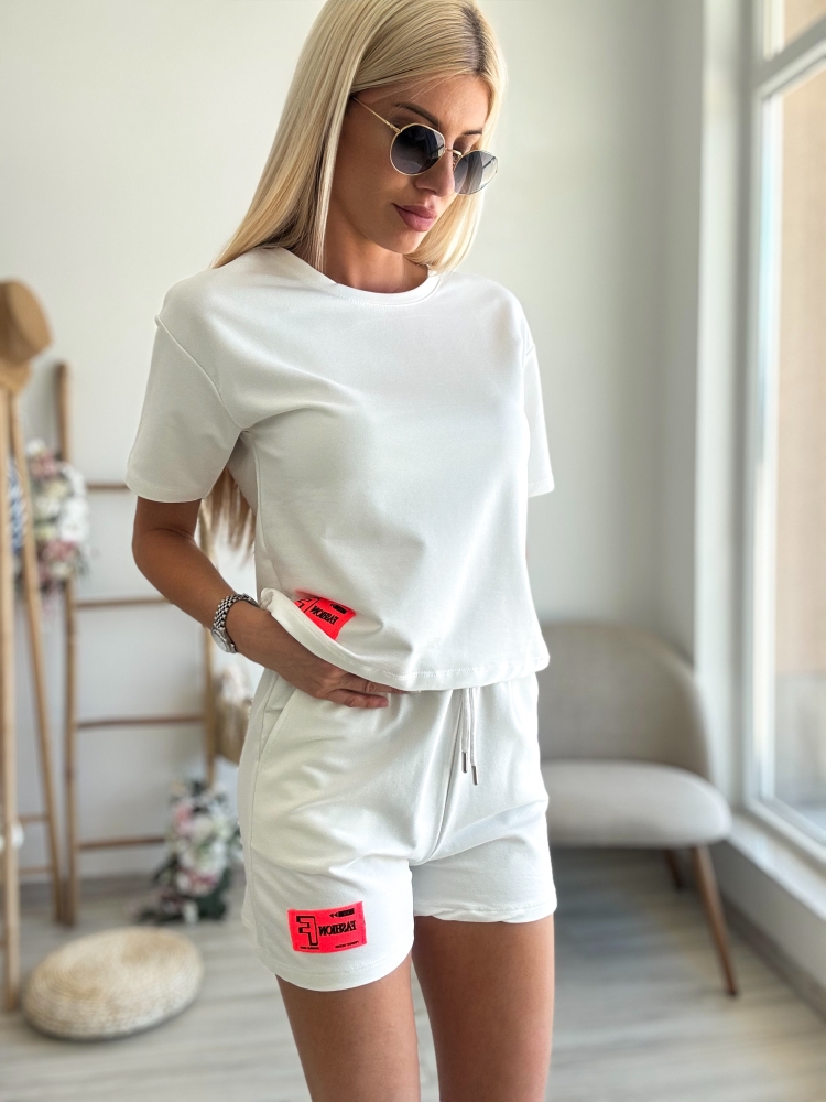 Бял сет с оранжев етикет