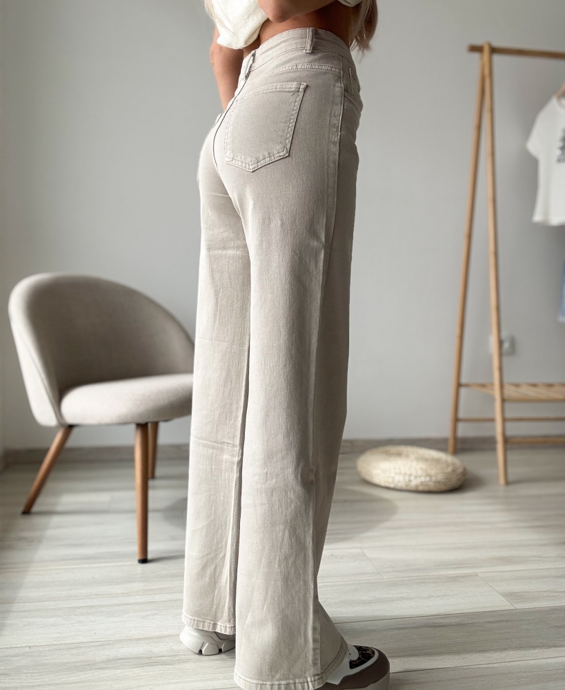 Бежови широки дънки