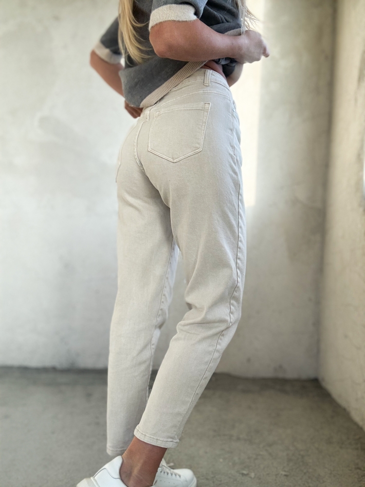 Бежови дънки