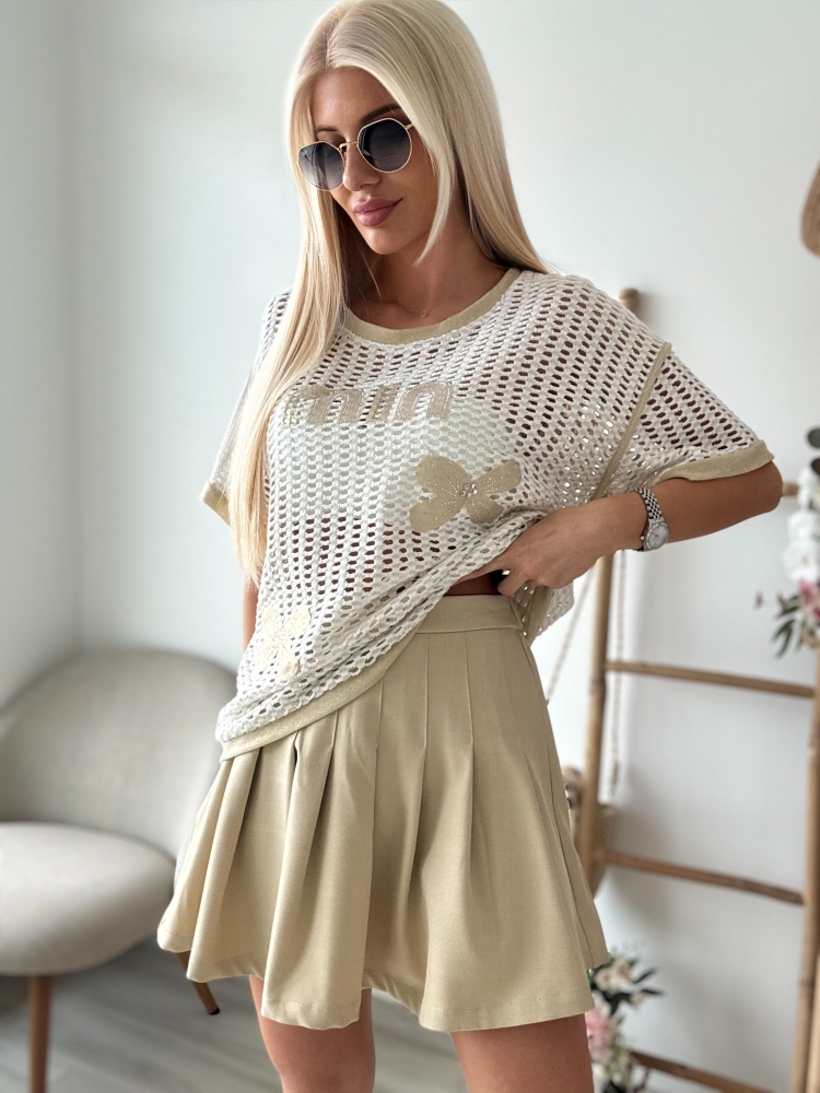 Бежова блуза на дупки