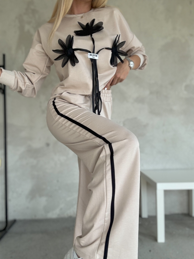 Бежов комплект цветя с панталон