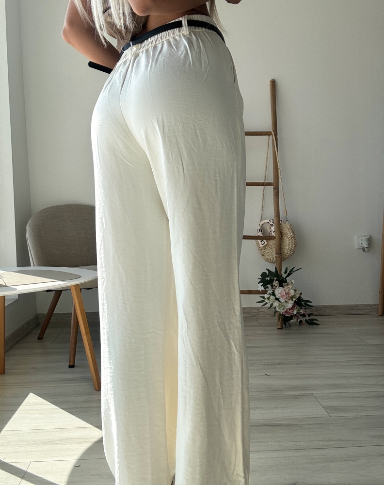 Сатениран бял панталон с черен колан