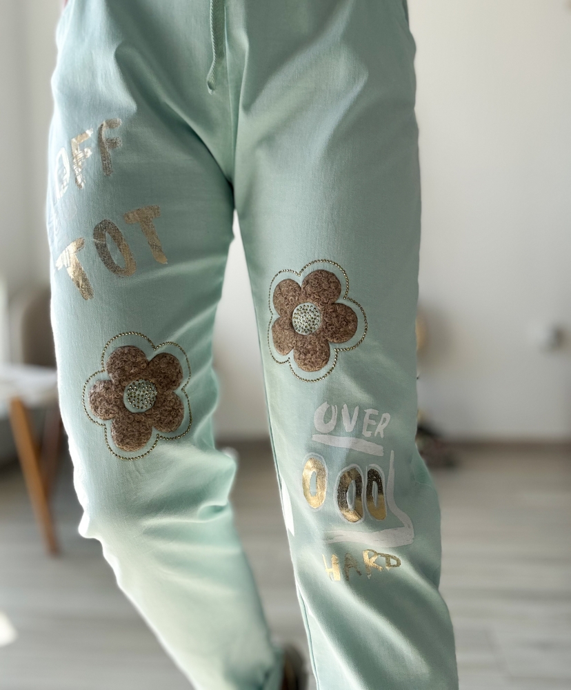 Ментов панталон с цветя