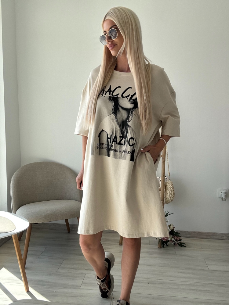 Тениска рокля в бежово