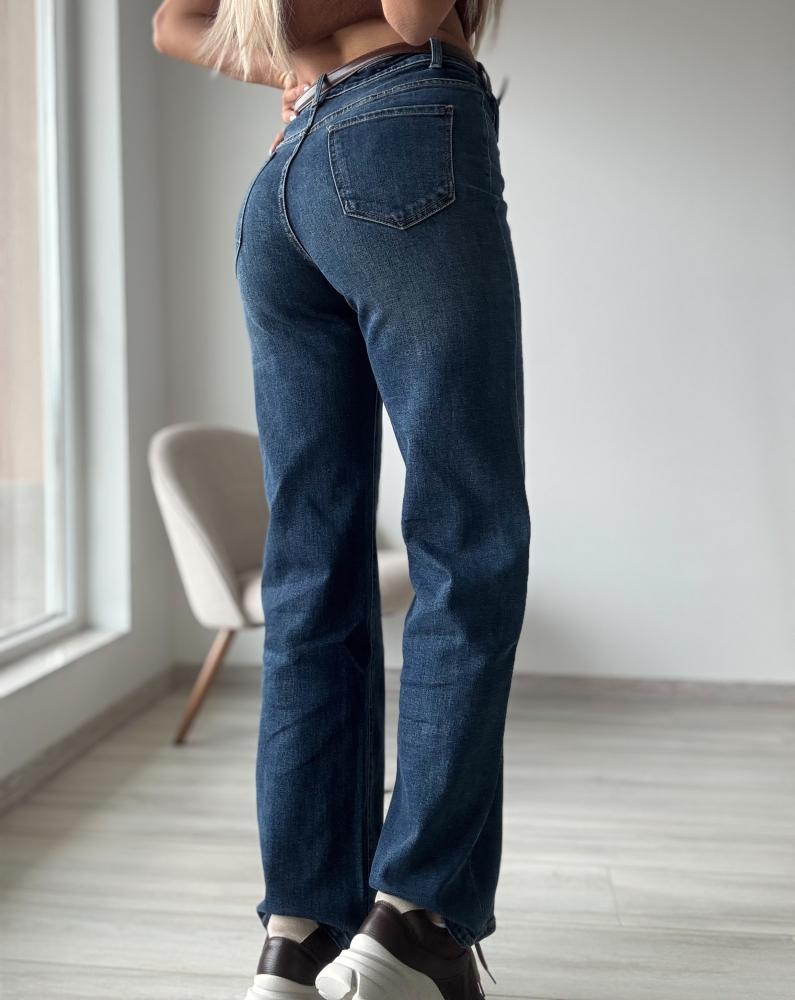 Прави дънки с джобчета