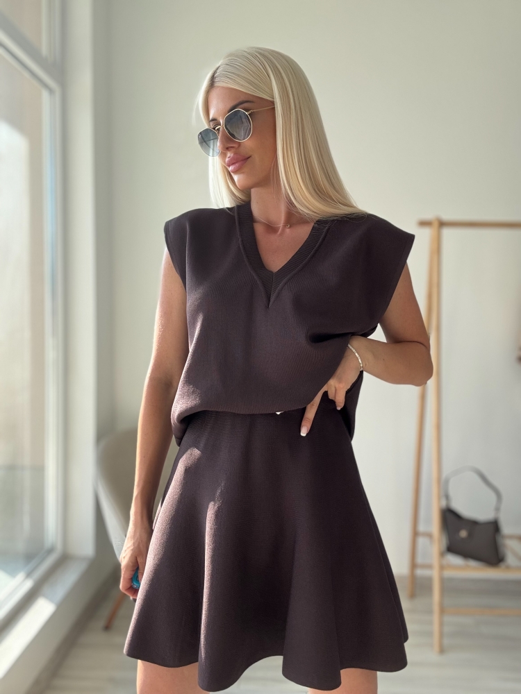 Кафяв сет V деколте с пола