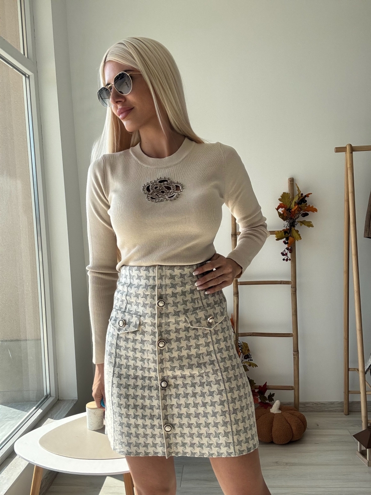 Бежова пола пипит