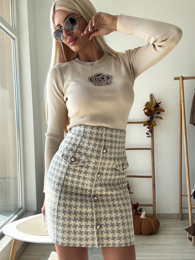 Бежова пола пипит