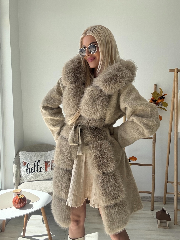 Жилетка с пух бежово