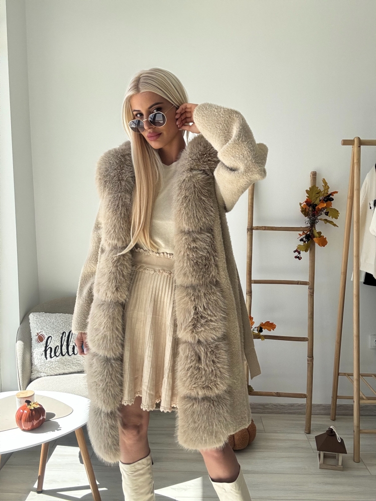 Жилетка с пух бежово