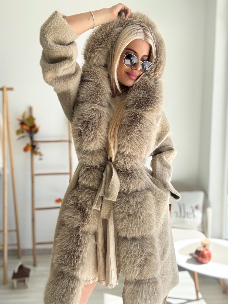 Жилетка с пух бежово