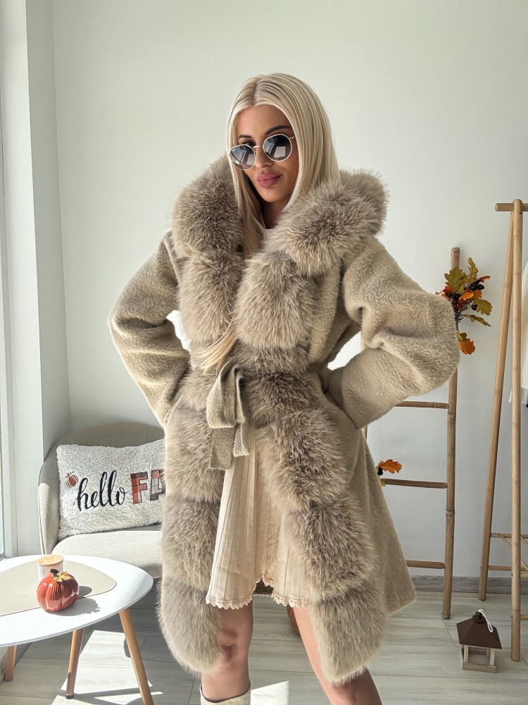 Жилетка с пух бежово