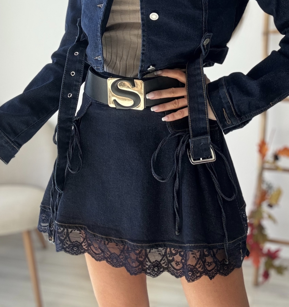 Пола панталон с колан и дантела