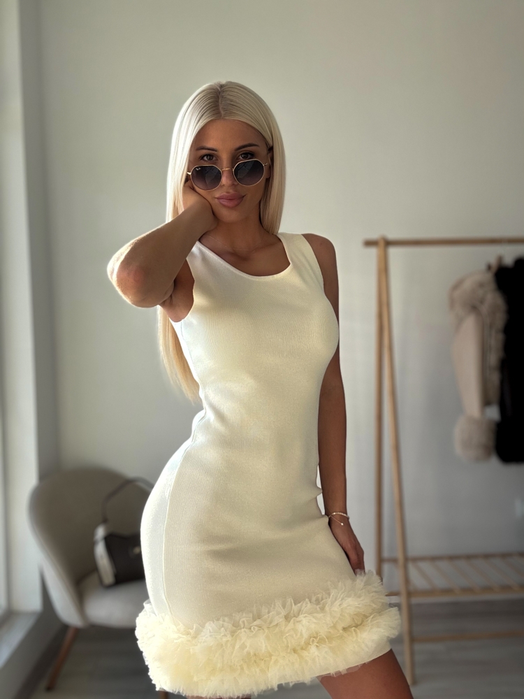 Рокля екрю по тялото с тюл