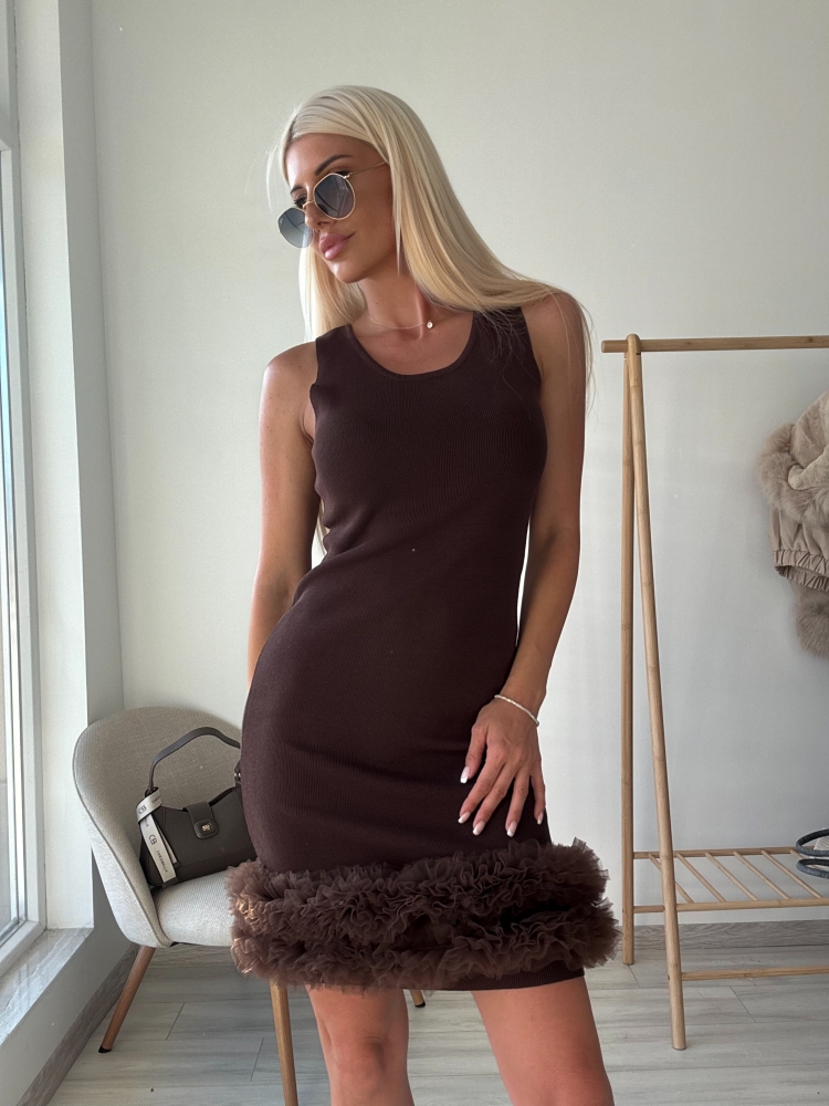 Кафява рокля по тялото с тюл