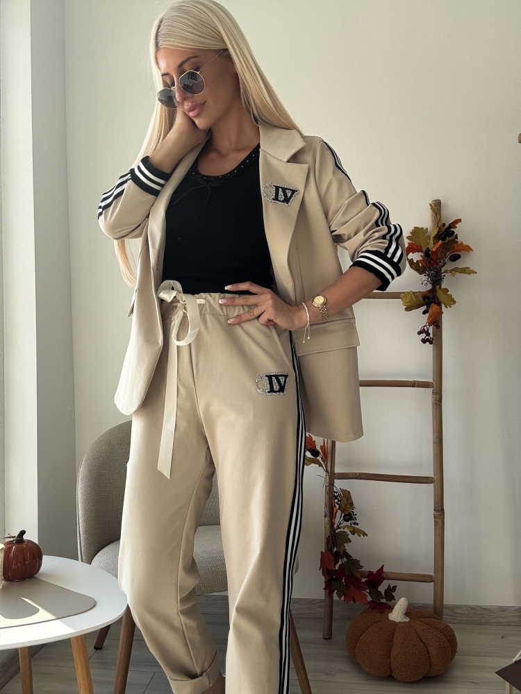 Бежов комплект сако и панталон кант