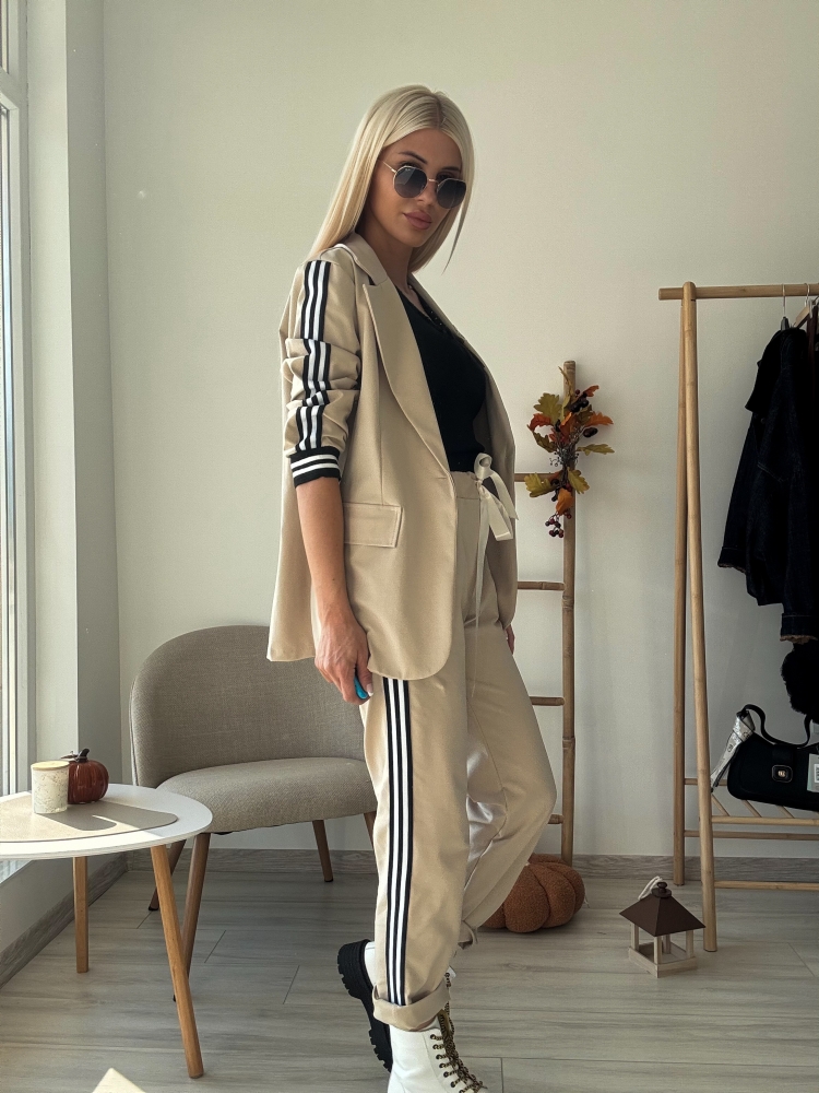 Бежов комплект сако и панталон кант