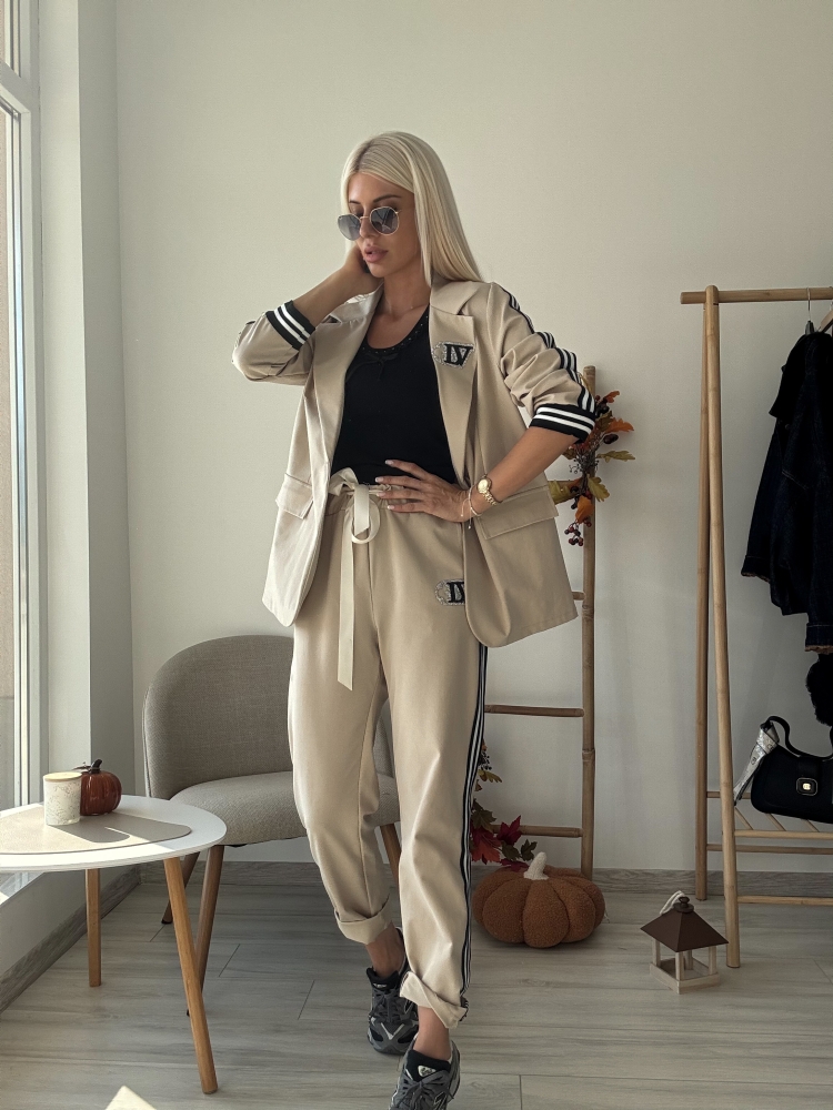 Бежов комплект сако и панталон кант