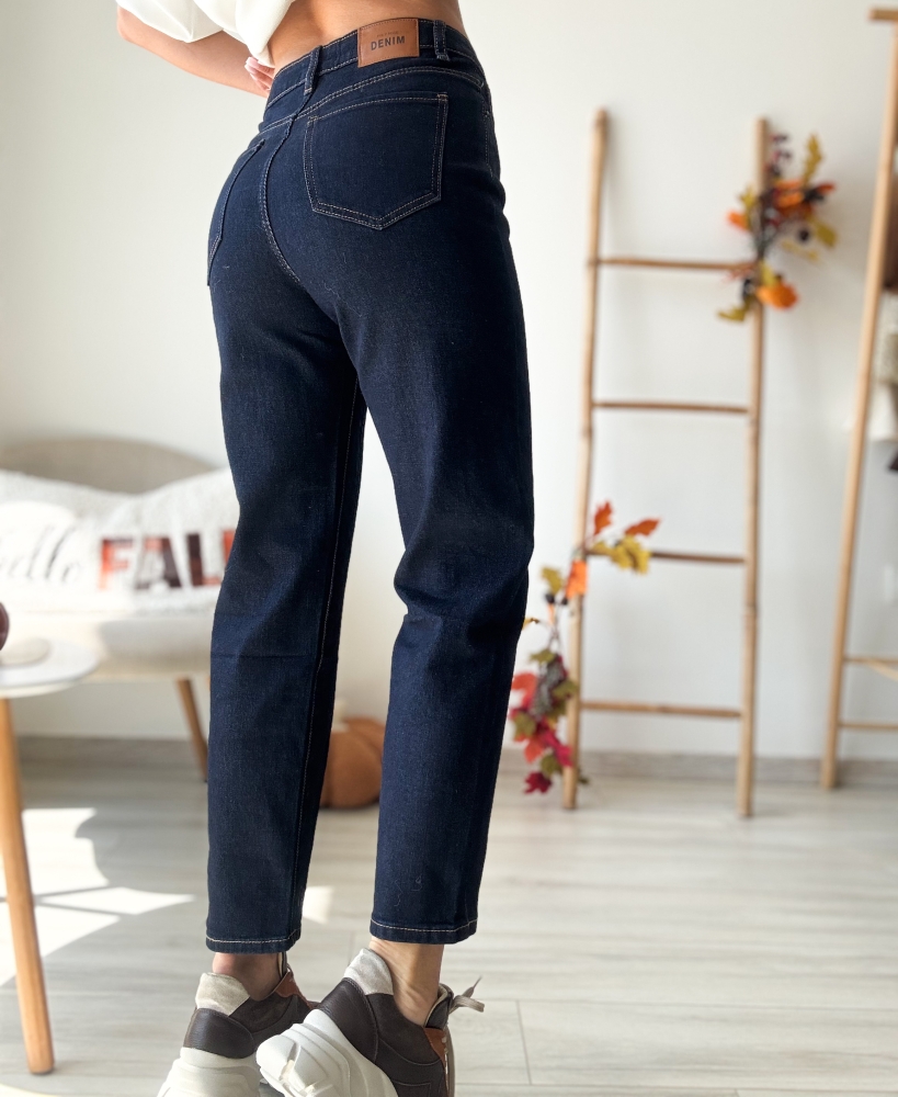 Изчистени дънки индиго мамфит