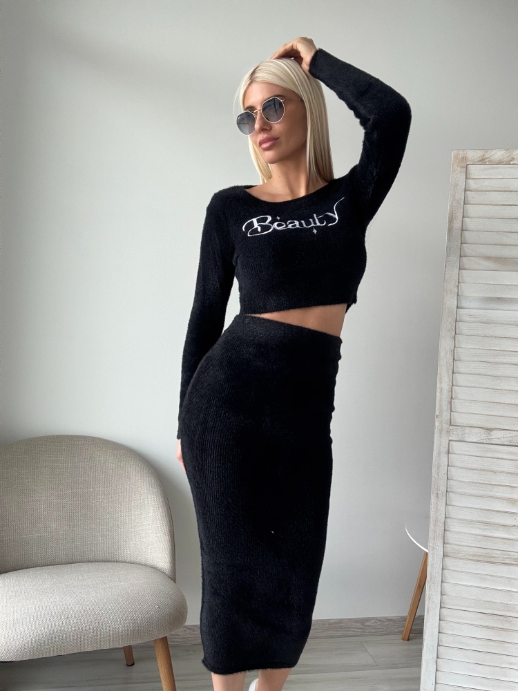 Плюшен черен комплект с пола