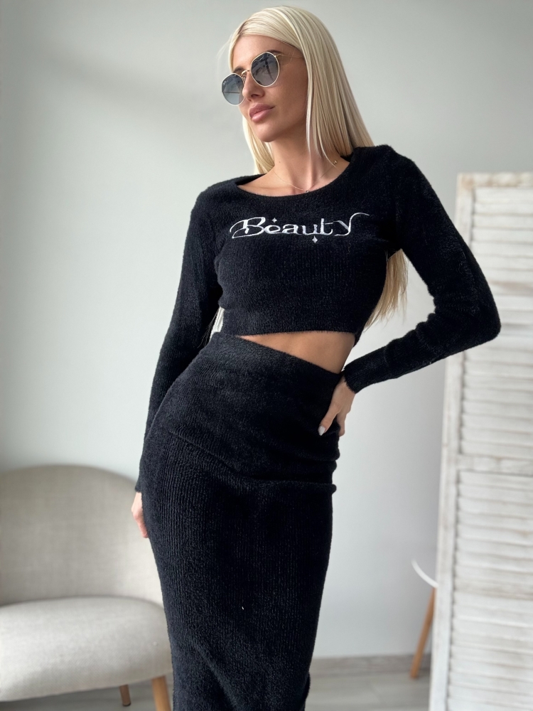 Плюшен черен комплект с пола