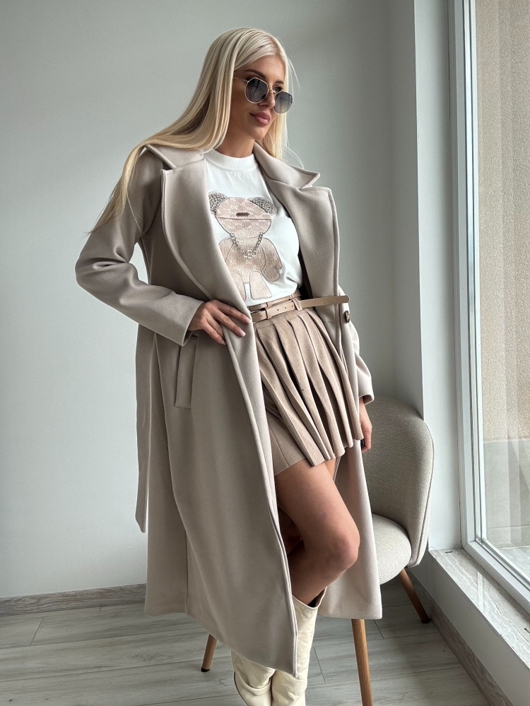 Бял пуловер с мече G