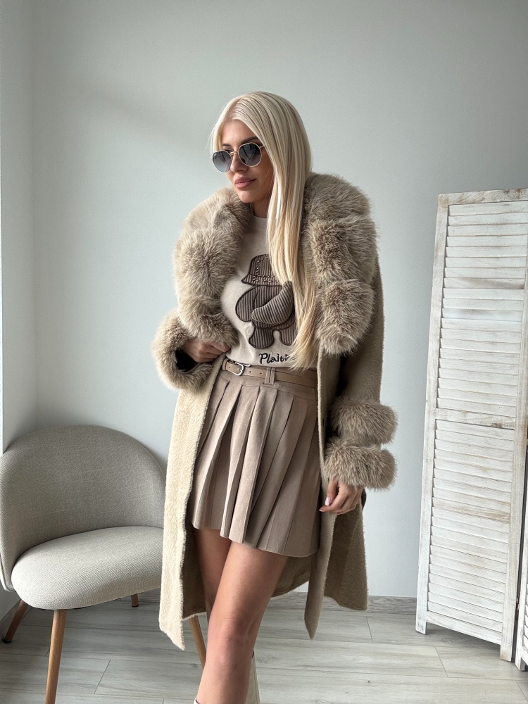 Жилетка с пух на ръкава 