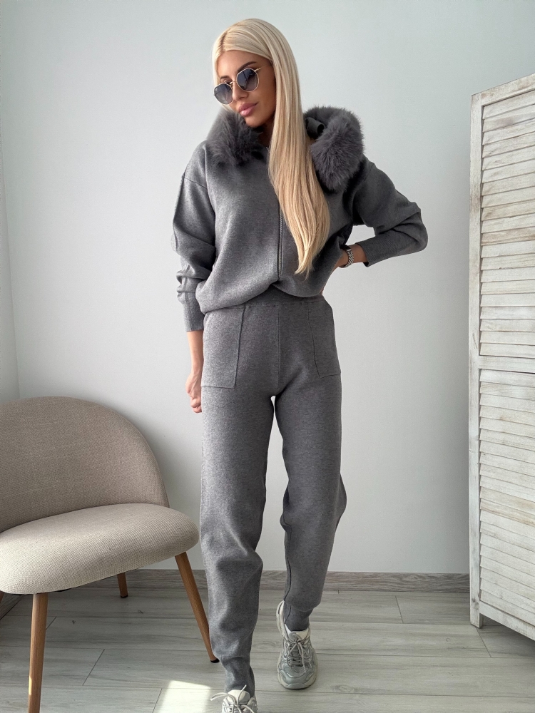 Сив комплект с пухкава  качулка