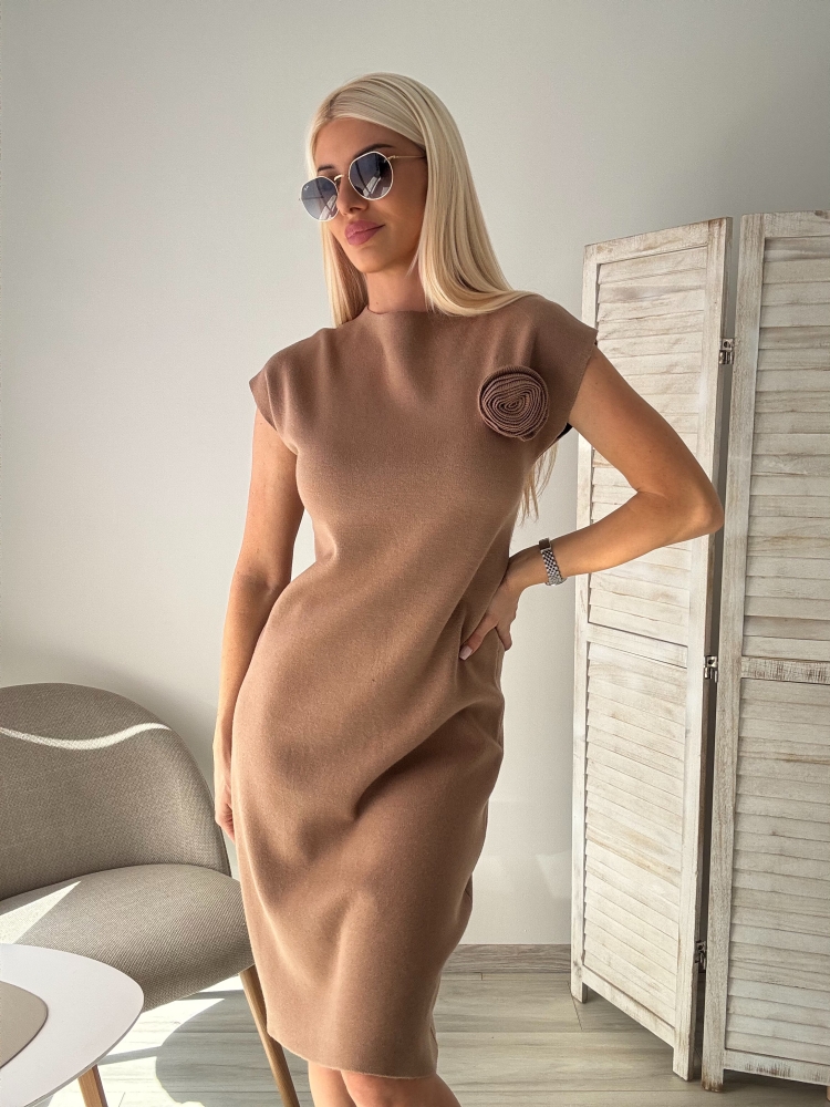 Рокля камел с цвете