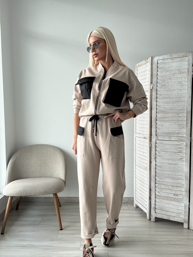 Бежов спортен памучен комплект с джобове