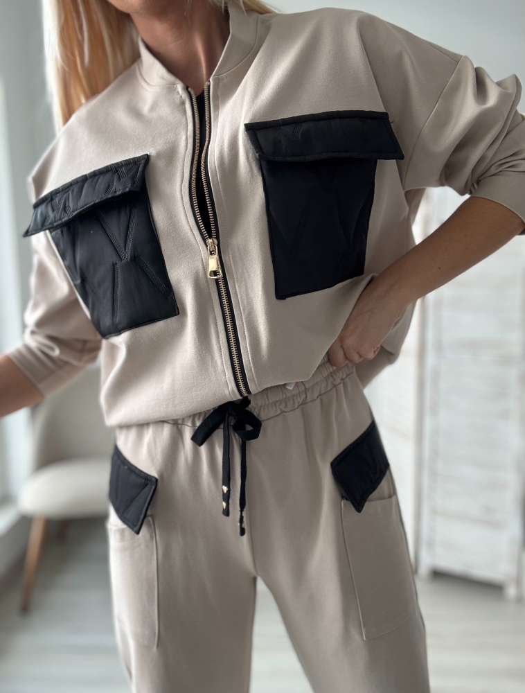 Бежов спортен памучен комплект с джобове