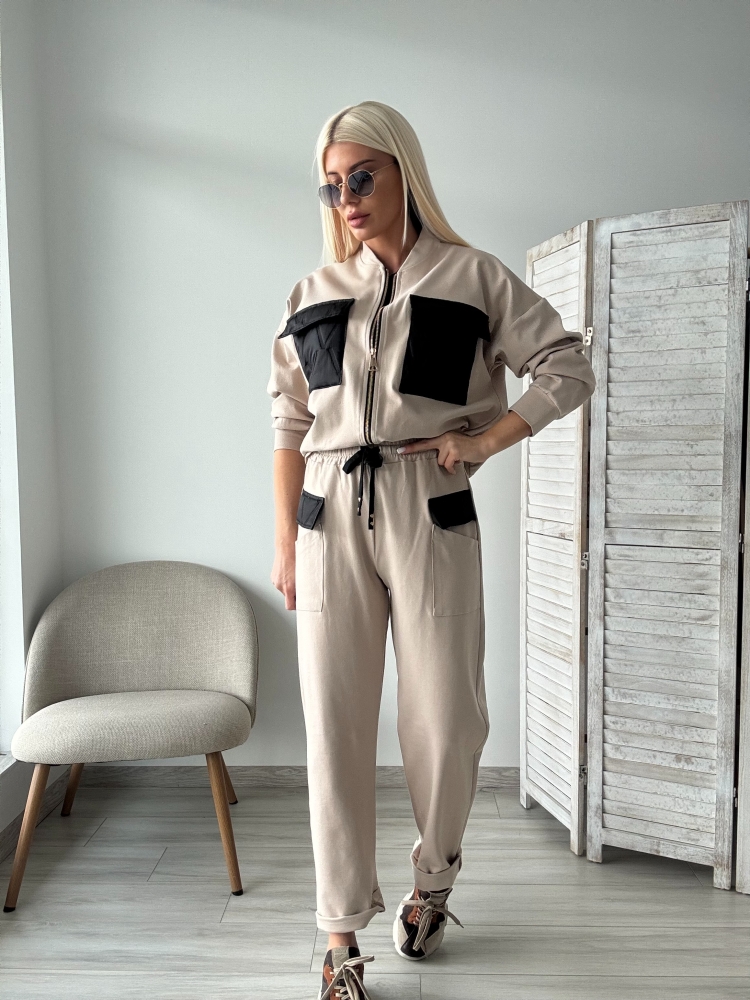 Бежов спортен памучен комплект с джобове