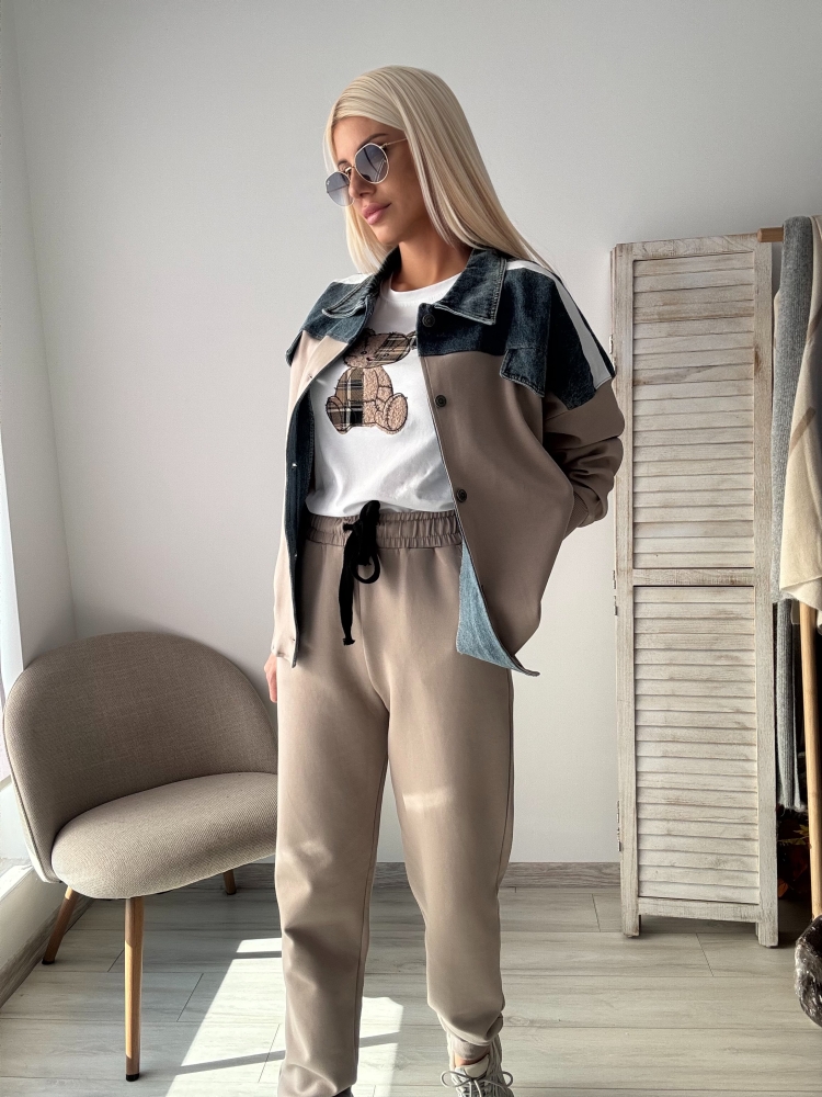 Комплект в бежово с деним яке
