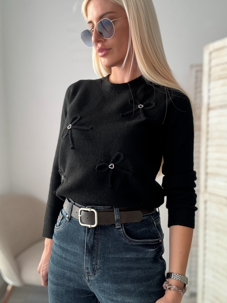 Черен пуловер с панделки и камъни