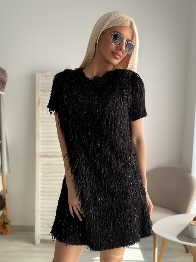 Черна рокля с ресни