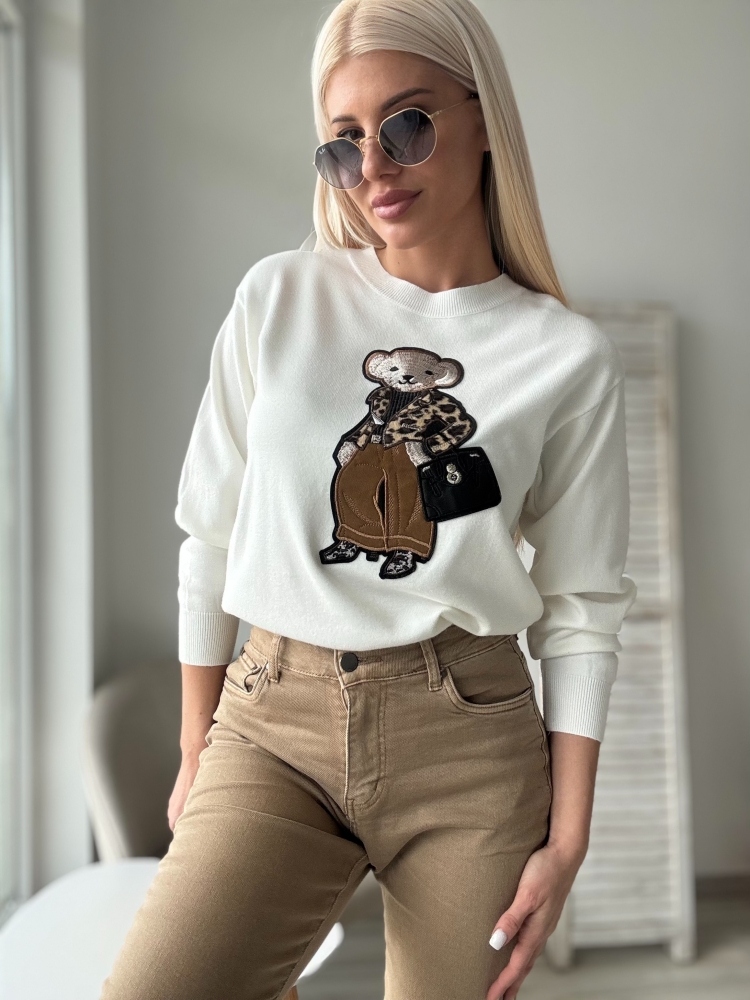 Бял пуловер с мече леопард