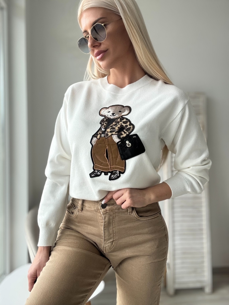 Бял пуловер с мече леопард