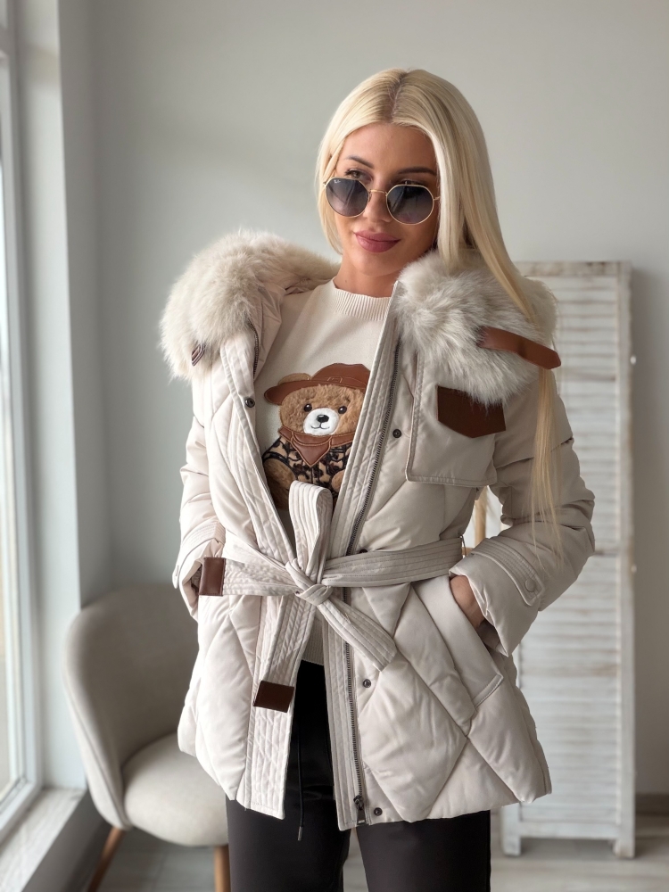 Яке в екрю Ava