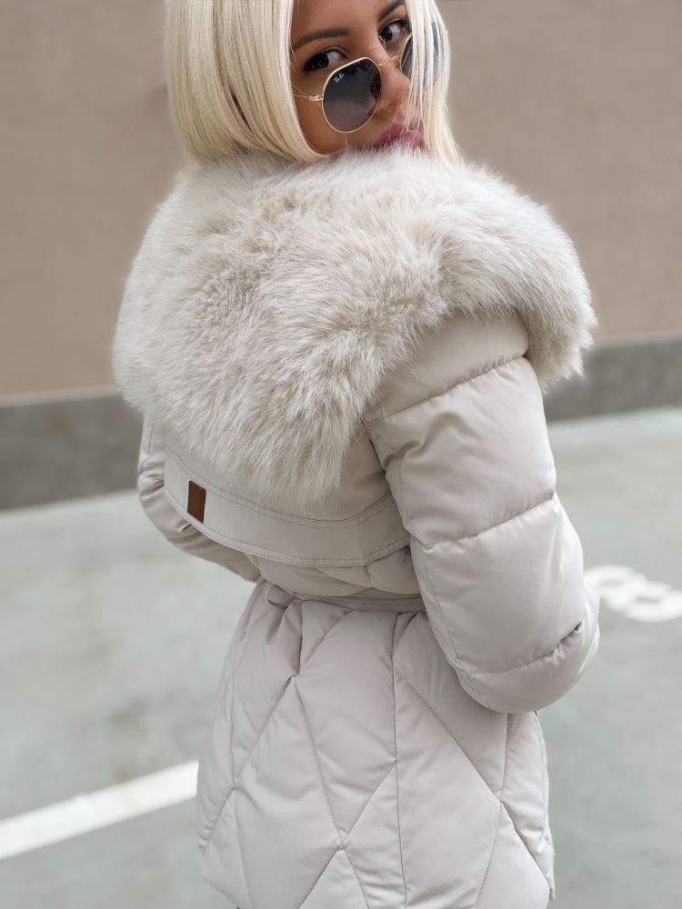 Яке в екрю Ava