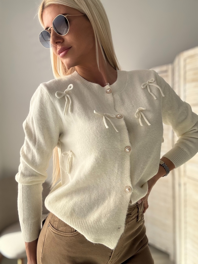 Бяла жилетка с панделки