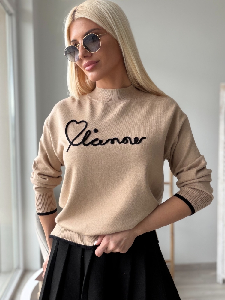 Бежов пуловер Lamour