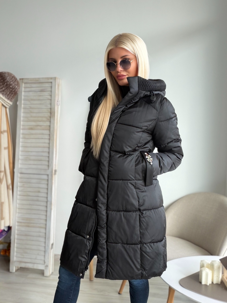 Черно яке с камъни на джоба 