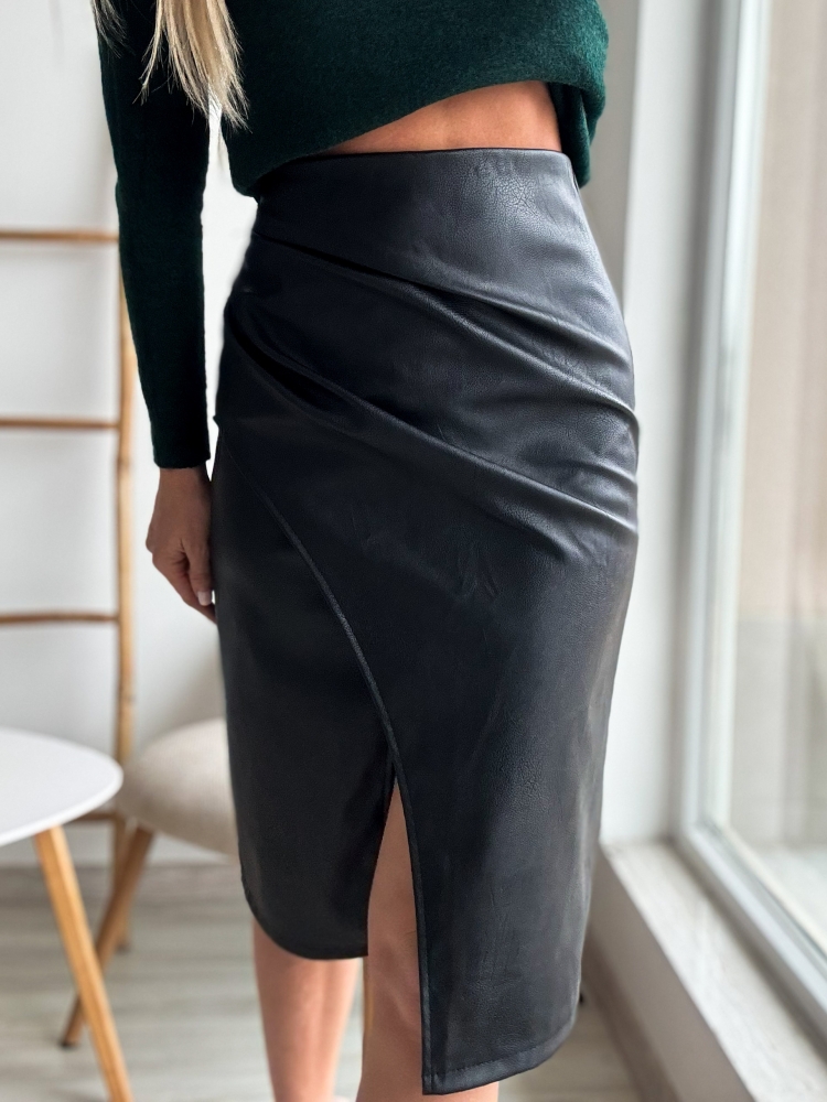 Дълга кожена пола