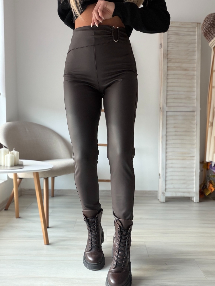 Кафяв кожен панталон с тока