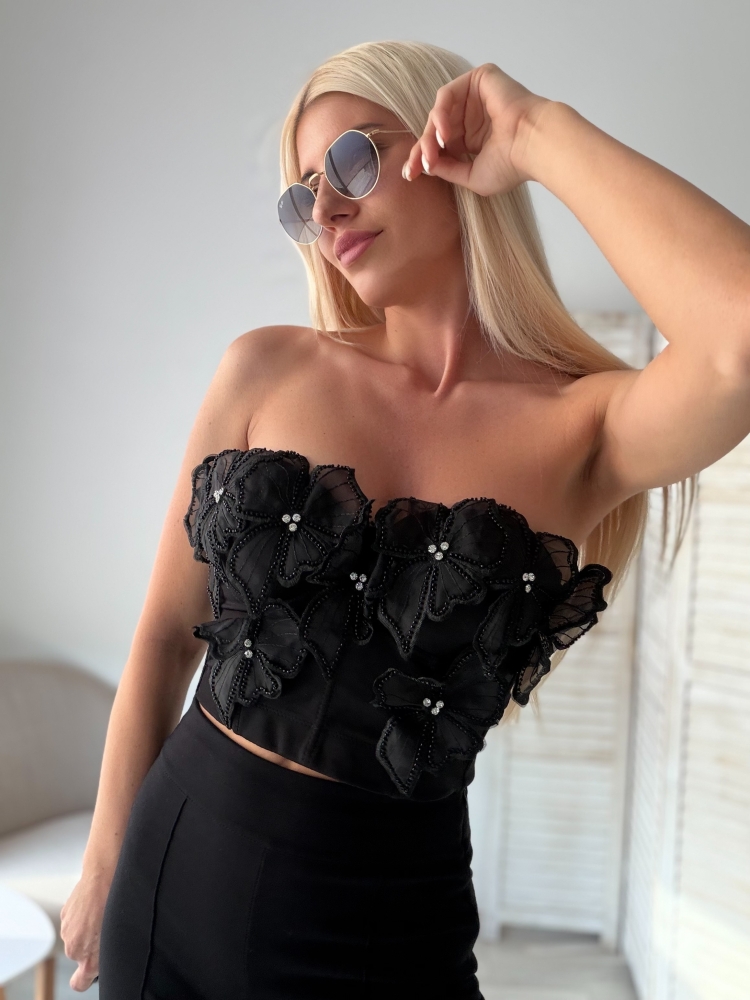 Бюстие с черни цветя