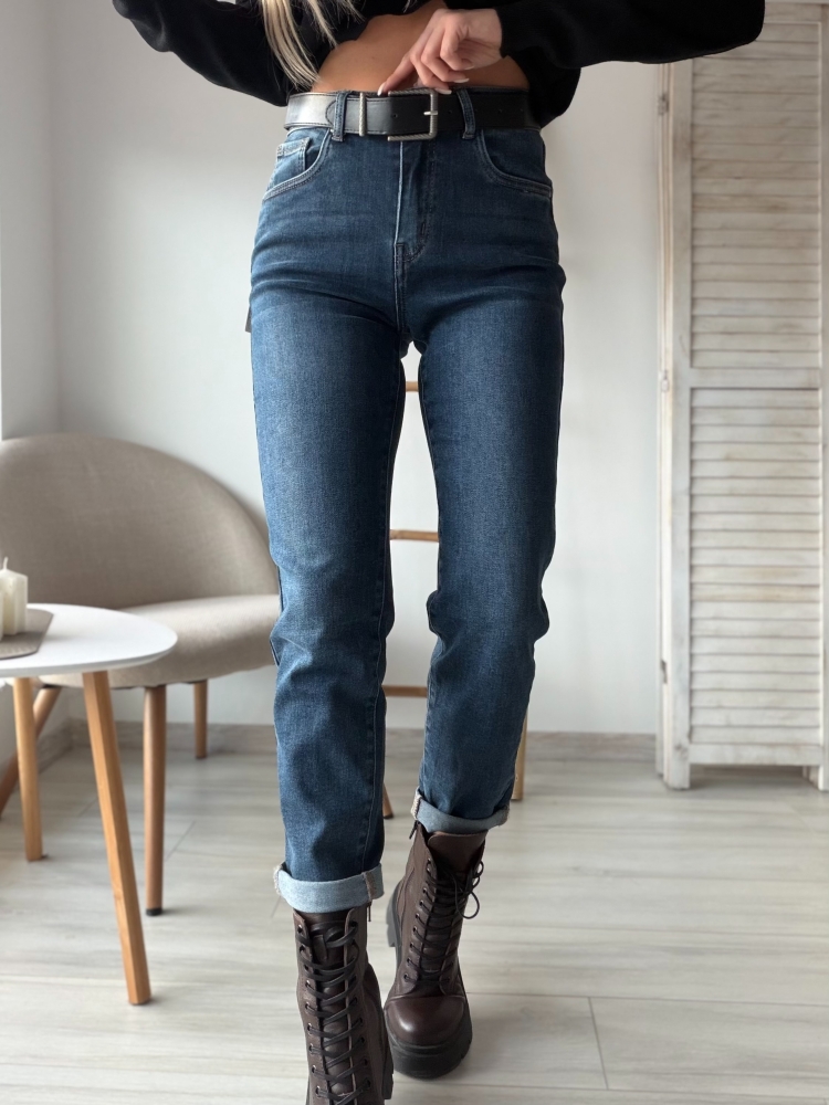 Сини дънки мамфит с черен колан